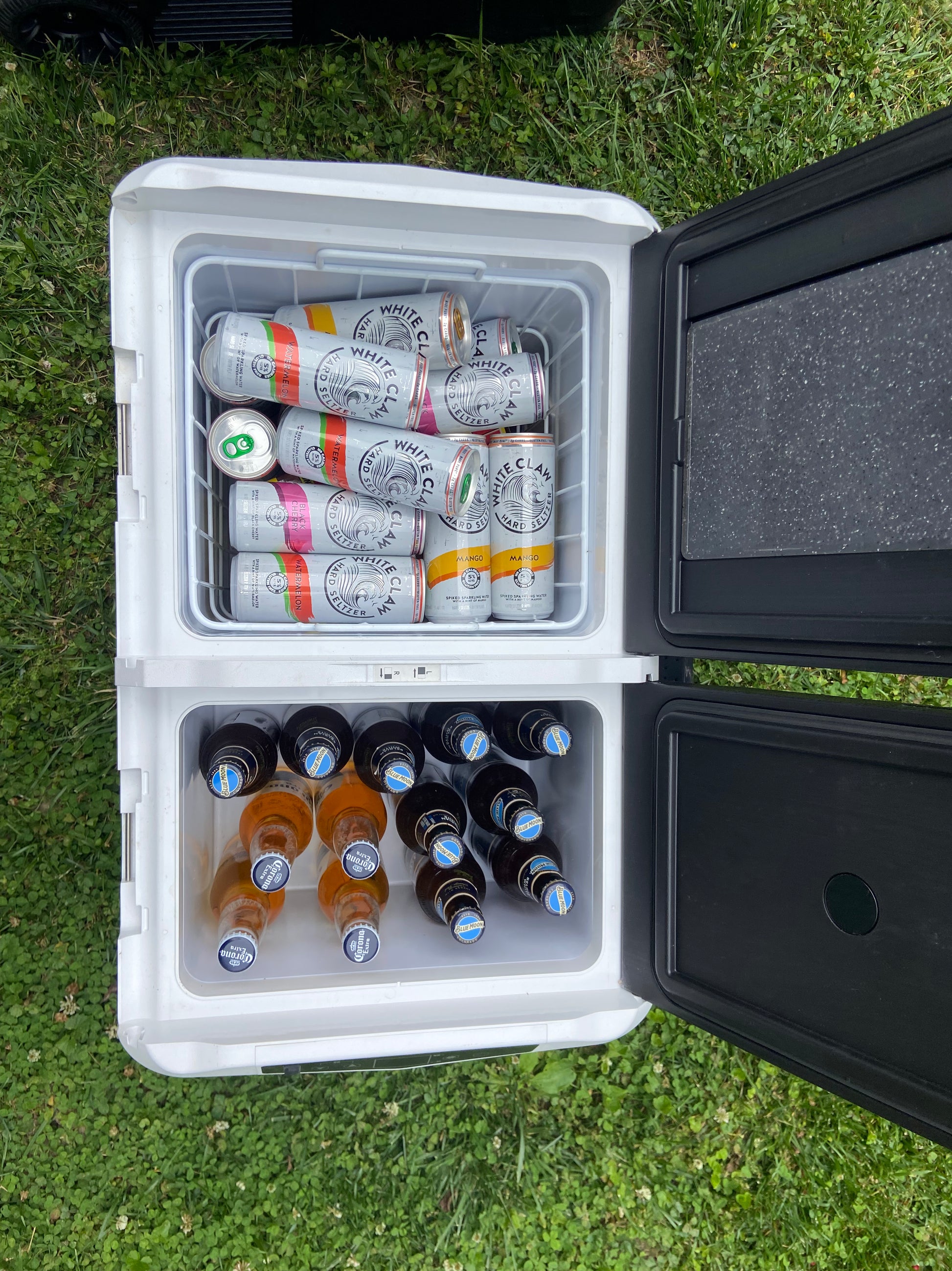 Emei Icebox 50L Cooler — White Portable Cooler With Thick Insulation, Bottle Opener, Drain Plug & Wire Basket For Camping, BBQs & Road Trips